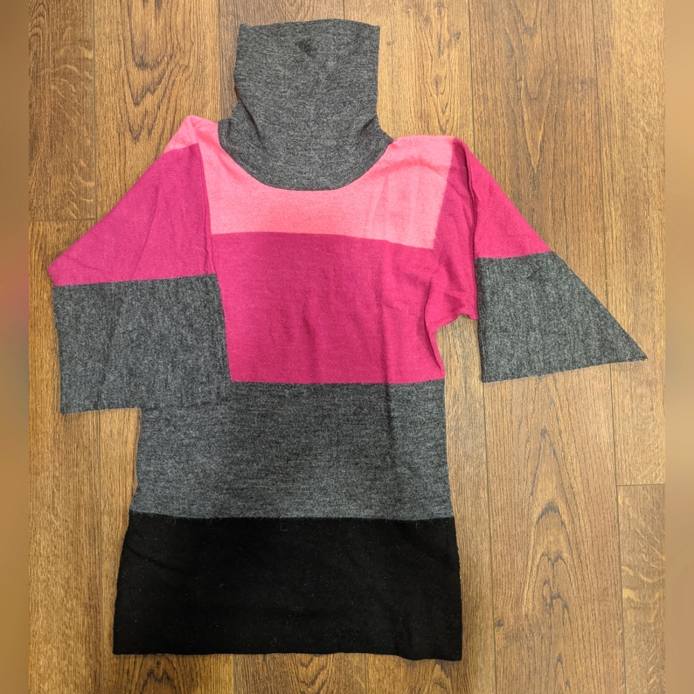 Kensie Y2K Pink, magenta and turtleneck tunic sweater. Size small